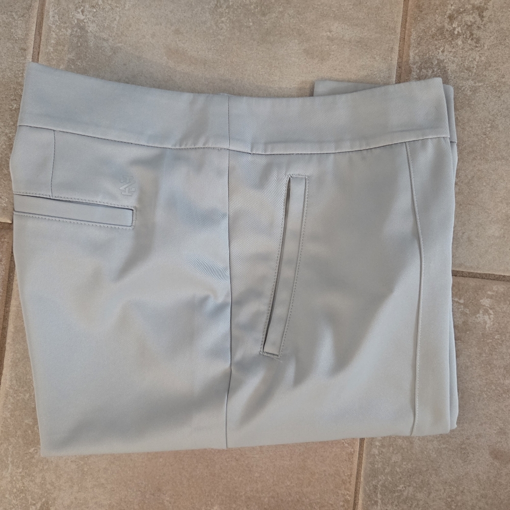 EUC IZOD Women's Light Grey Golf Shorts. Size 12